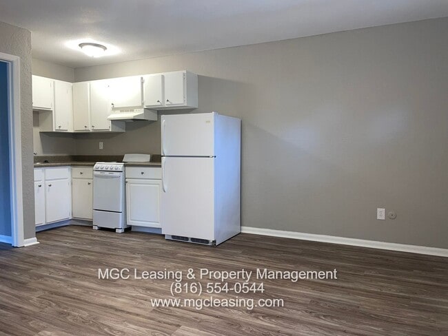 Building Photo - Le Grand Apartments Available for your May move in.