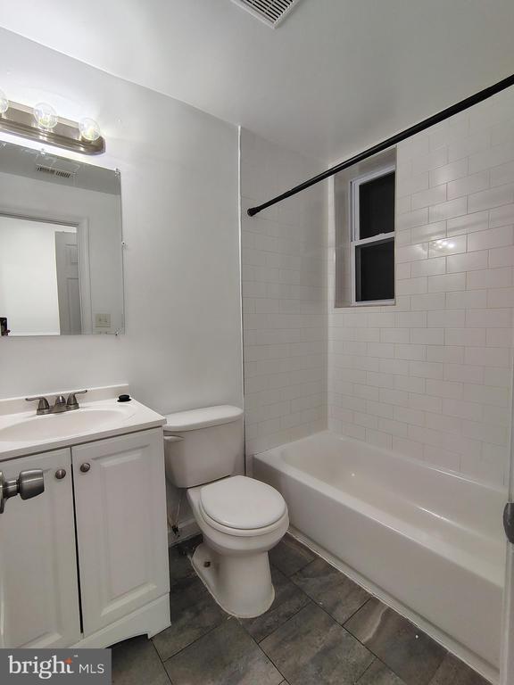 Building Photo - 1321 E Biddle St