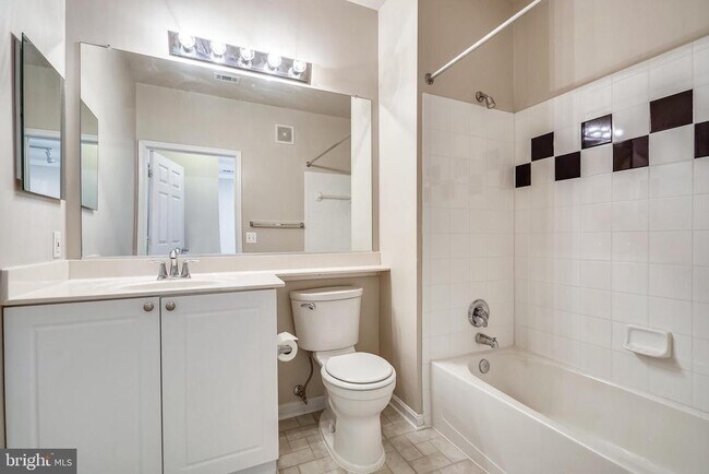 Building Photo - 2765 Centerboro Dr