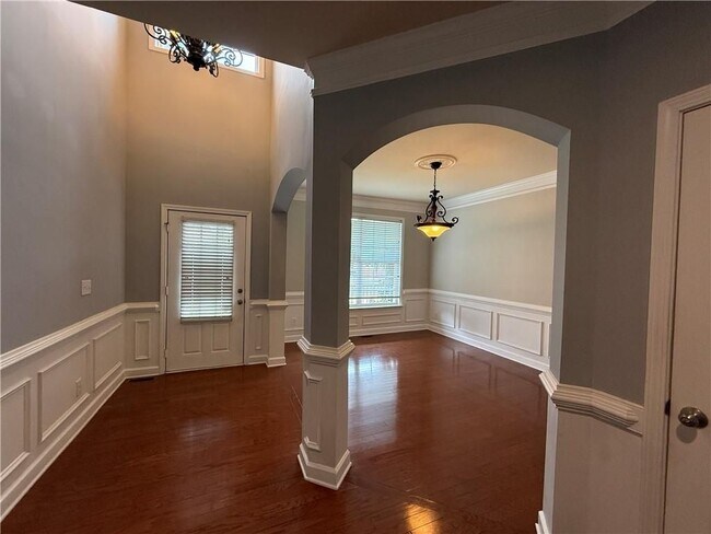 Building Photo - 2501 Royston Dr