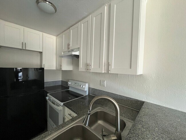 Building Photo - 9010 Tobias Ave