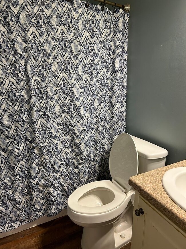 Building Photo - Cozy 3 Bed 2 Bath Home! Available August!