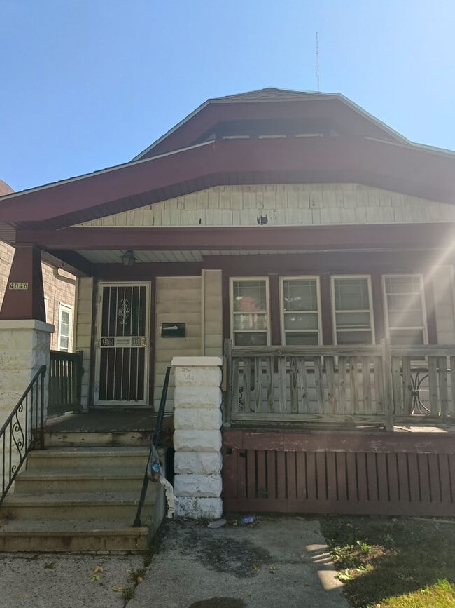 Building Photo - 3 Bedroom Single Family Home