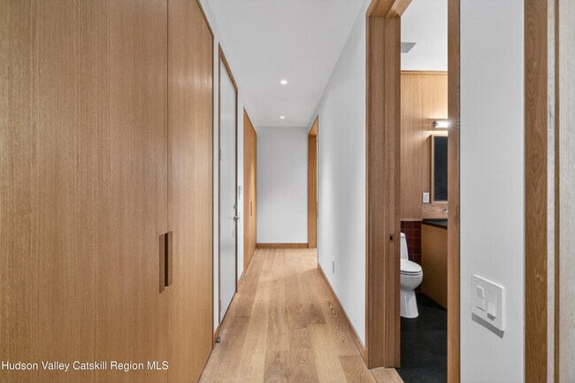 Building Photo - 316 Wall St