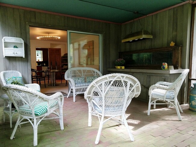 Building Photo - 6 Summer Hill Rd