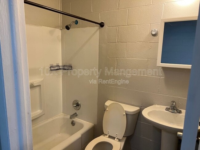 Building Photo - 317 Clarendon Ave