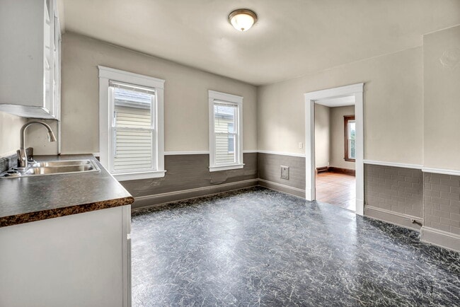 Building Photo - 4093 E 64th St