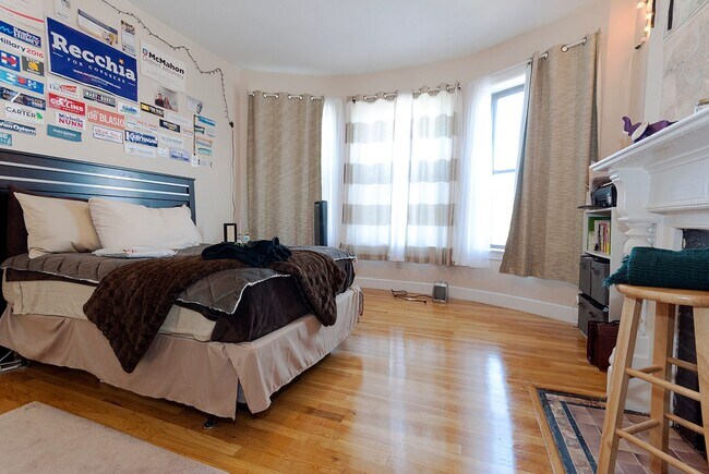 Building Photo - Allston 4 Bed – Renovated – Central Air – No Fee – 9/1