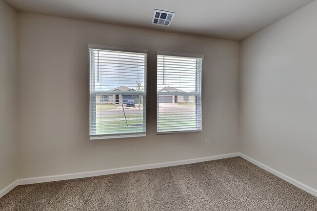 Building Photo - 2921 Ember Dr
