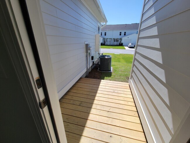 Building Photo - 3903 Harkers Way