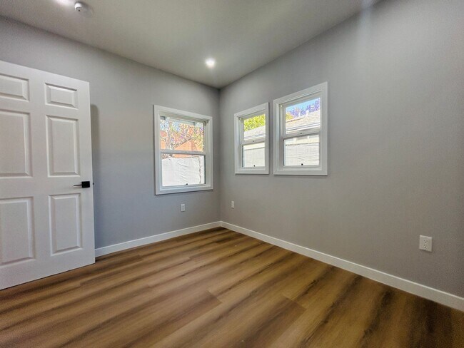 Building Photo - Fully Remodeled 3-Bedroom Home with Front ...