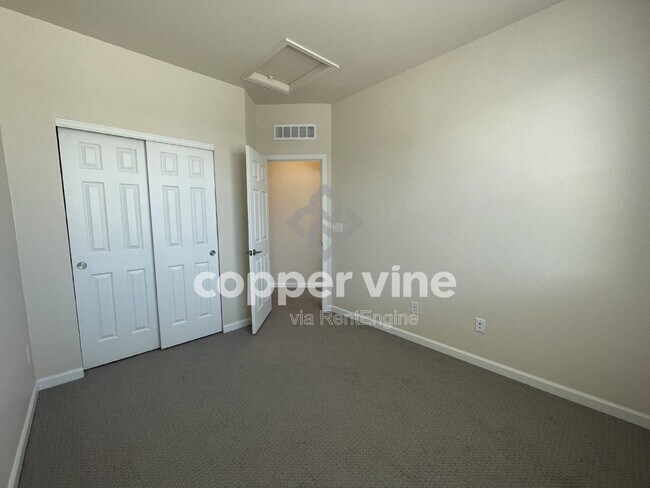 Building Photo - 161 Ambrose St