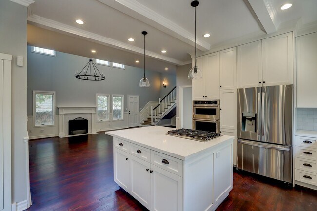 Building Photo - Gorgeous Home in Old Towne Orange