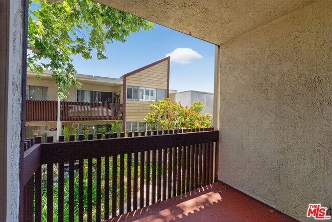Building Photo - 5900 Canterbury Dr