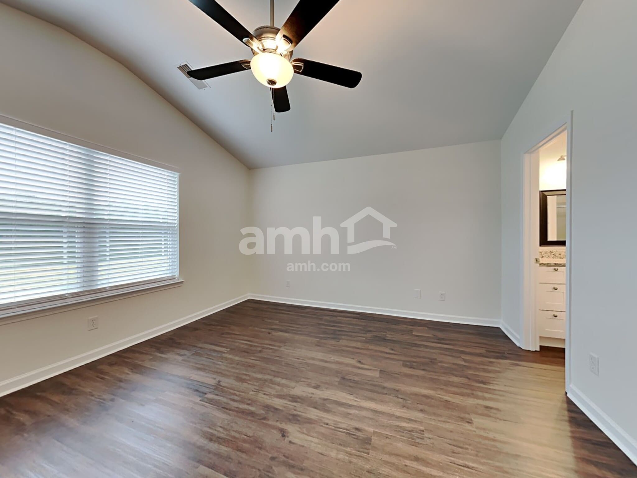 Building Photo - 132 Spring Lakes Dr