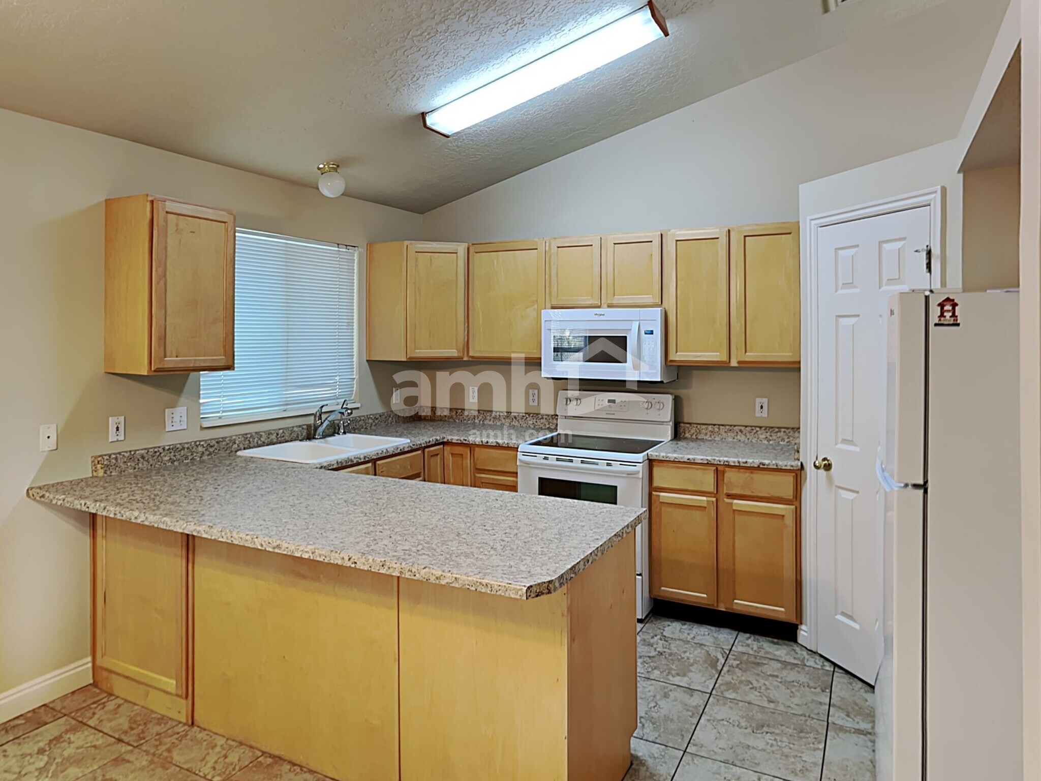 Building Photo - 308 S 1050 E