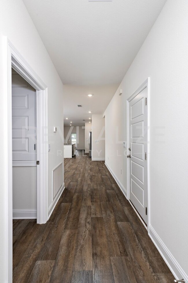 Building Photo - 13330 Shea Cir