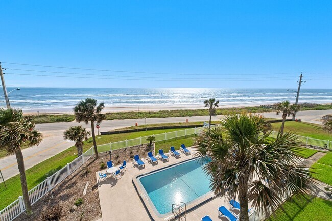Building Photo - Oceanfront 2 Bedroom Condo with Stunning Views