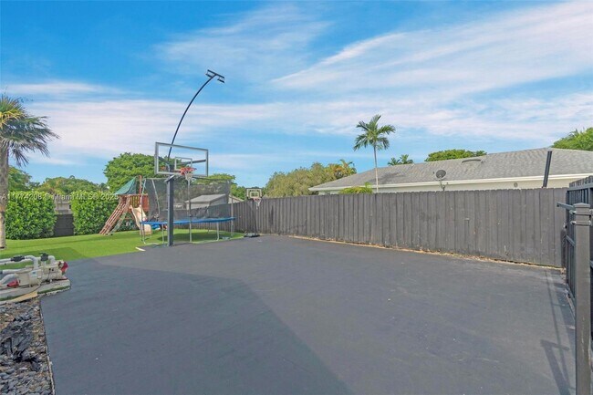 Building Photo - 8840 SW 181st Terrace