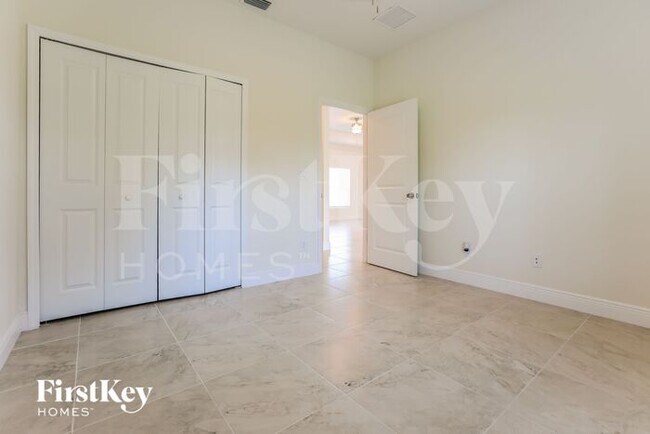 Building Photo - 4594 Flamlau Ave
