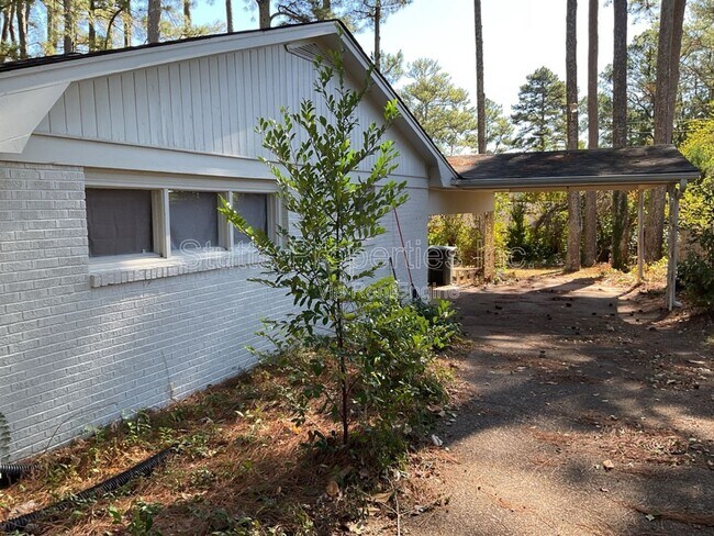 Building Photo - 2114 Crestline Dr