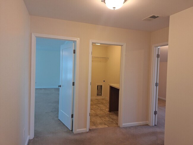 Building Photo - Superb Home Located in the Catawba Hills Neighborhood!