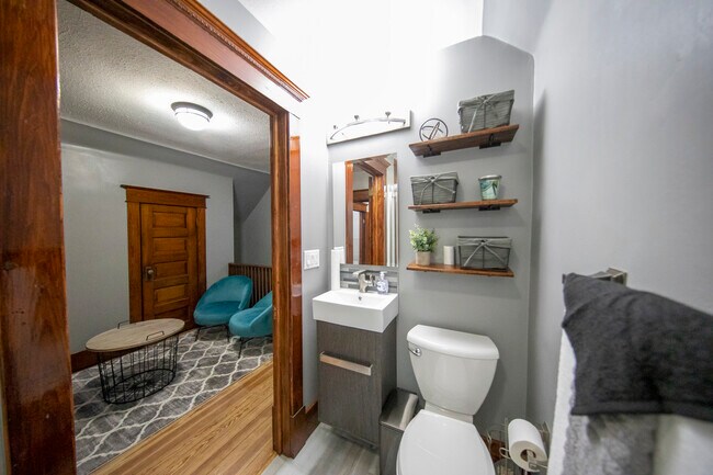 Building Photo - 749 New Hampshire St