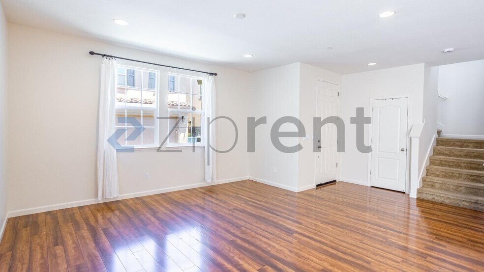 Building Photo - Unit