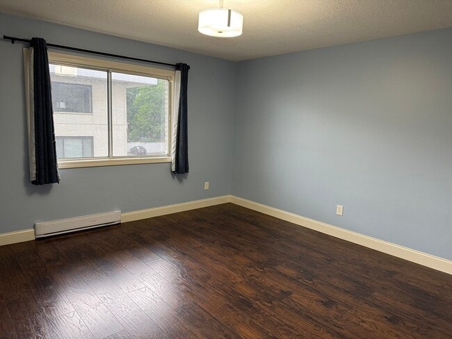 Building Photo - 250 Nesmith St