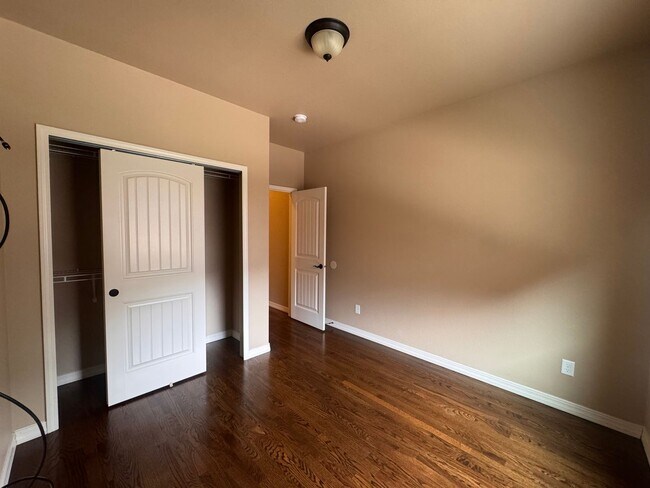 Building Photo - Gorgeous 4 Bedroom Townhome in Briargate