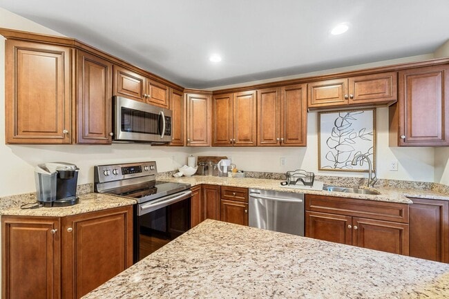 Building Photo - 50 Glenwood Ave