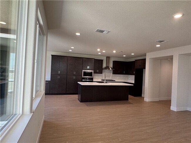 Building Photo - 140 Labrusca Dr