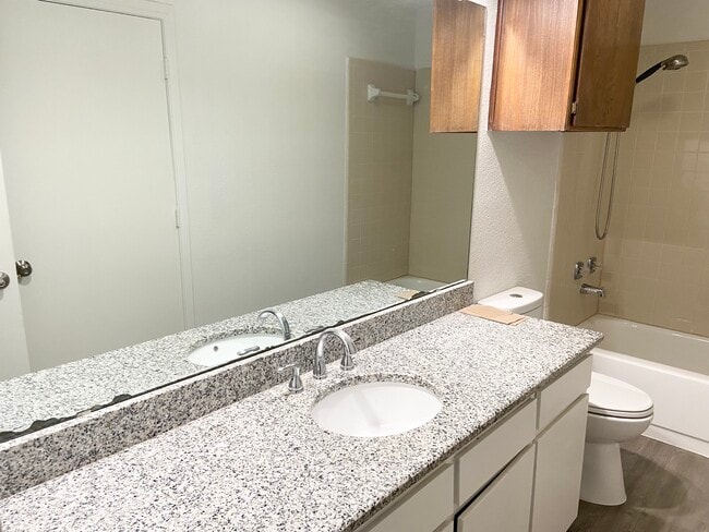 Building Photo - 2121 Stone Moss Ln