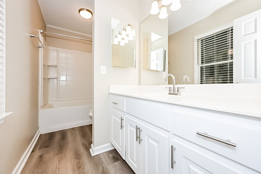 Building Photo - 120 Tanglewood Dr