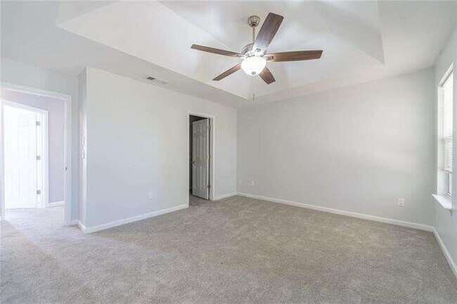 Building Photo - 2716 Lake Park Ridge W