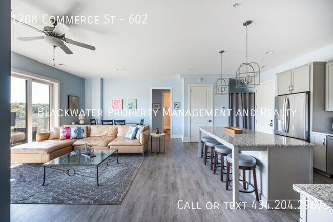 Building Photo - 1208 Commerce St