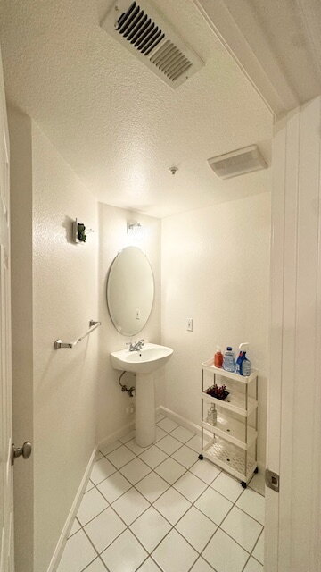 Building Photo - 313 Village Cir