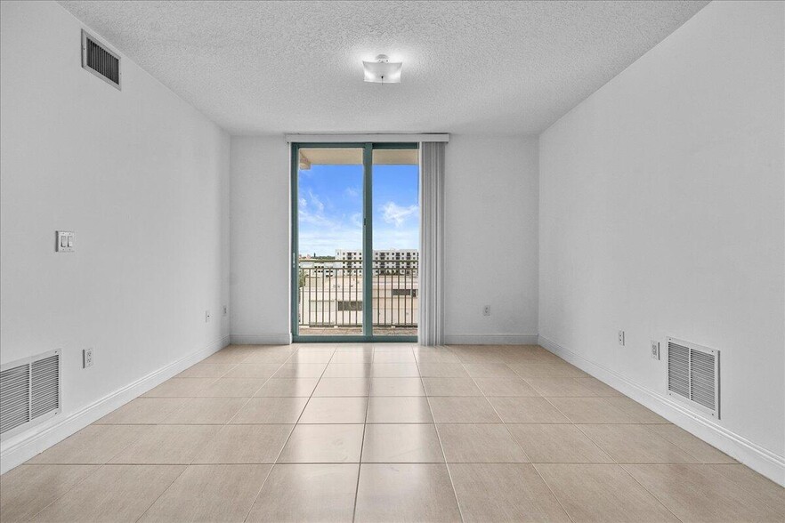 Building Photo - 610 Clematis St