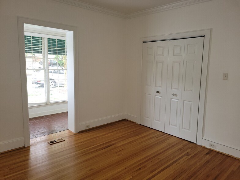 Building Photo - 118 Altondale Ave