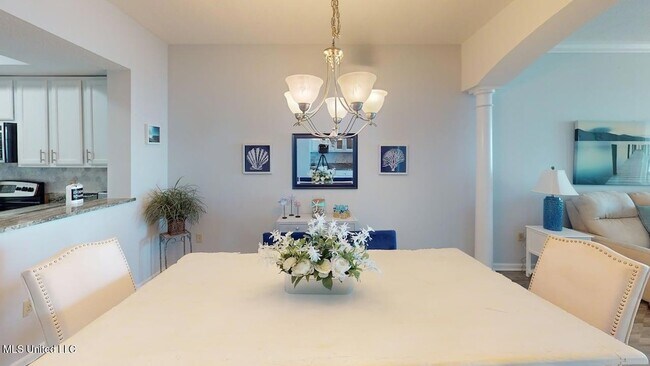 Building Photo - 2228 Beach Dr