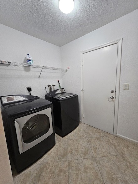 Building Photo - 7533 Topiary Ave