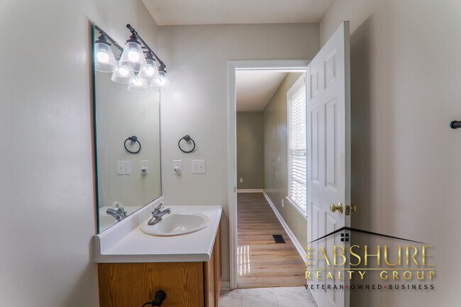Building Photo - 7604 Lilly Pond Ln
