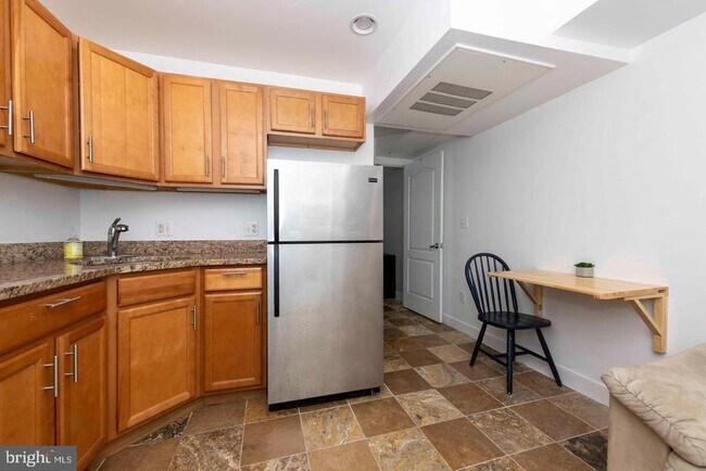 Building Photo - 514 Hobart Pl NW