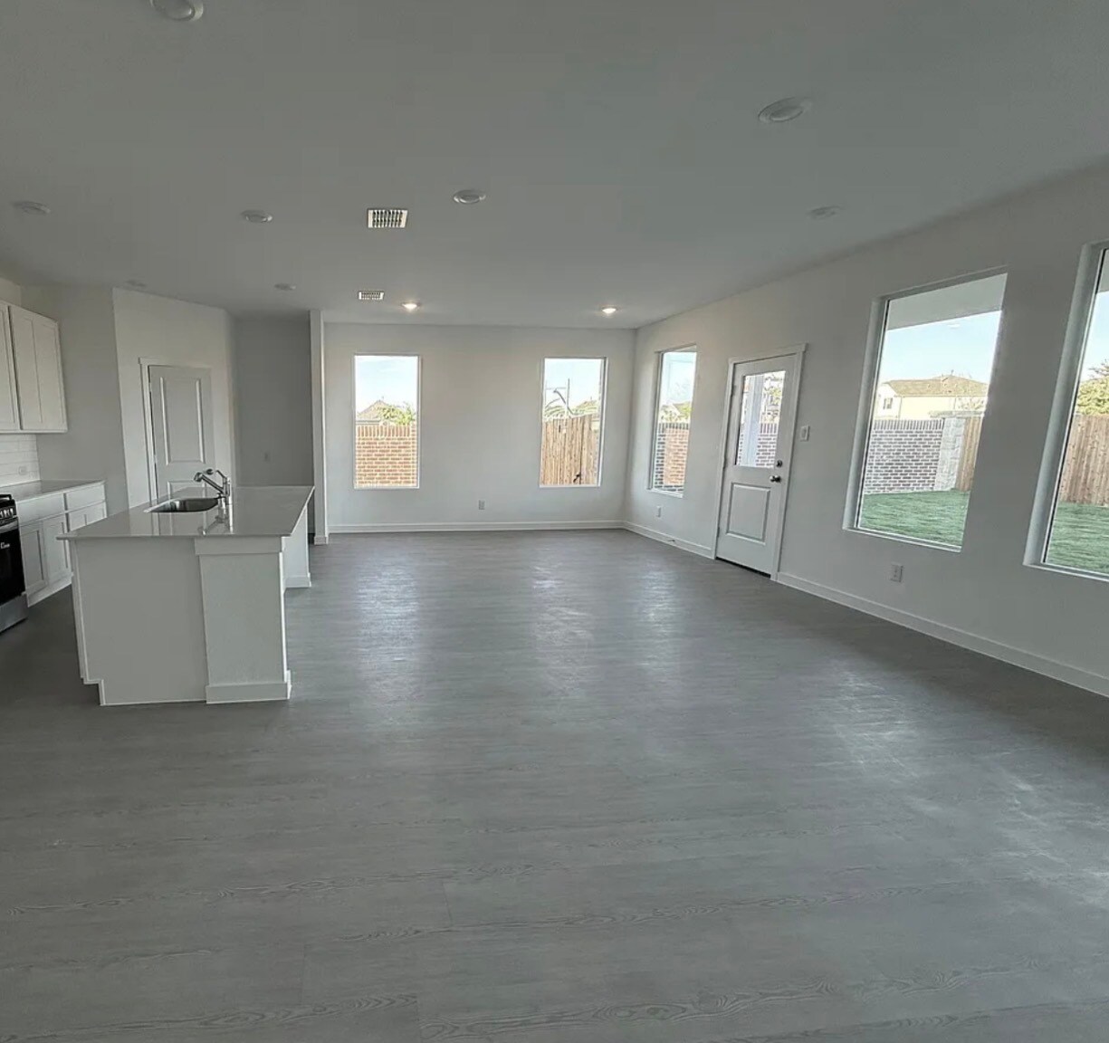 Building Photo - 7116 Dandelion Rd