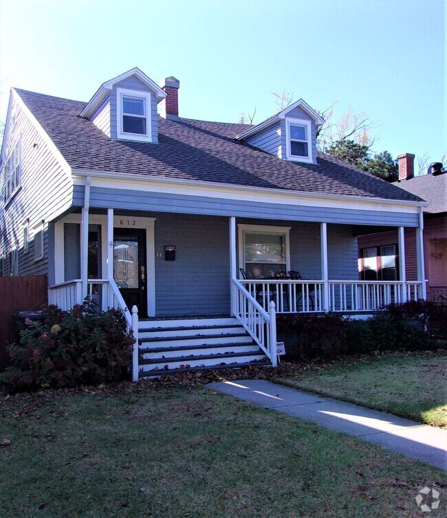 Building Photo - 2 BED 1 BATH DUPLEX MESTA PARK