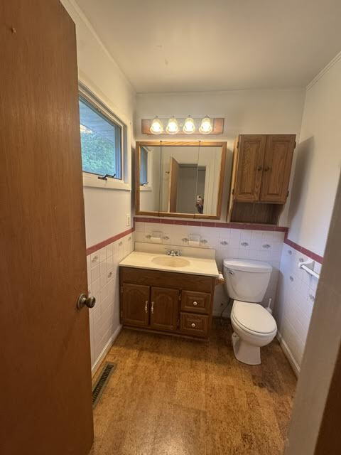 Building Photo - ½ Off First Full Month with Move-In by 8/15 • Large Yard & Deck • August App Fee Only $32. Pet-fr...