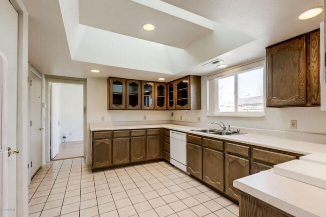 Building Photo - 4 Bed, 2 Bath in CHESHIRE!! Amazing Peak V...