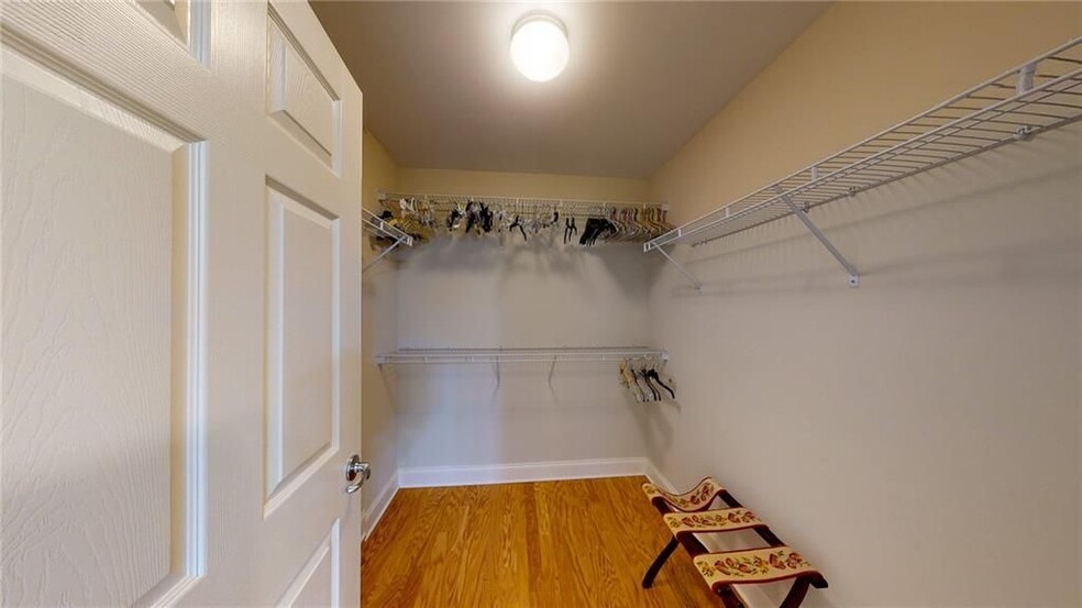 Building Photo - 100 Highlands Ridge Pl