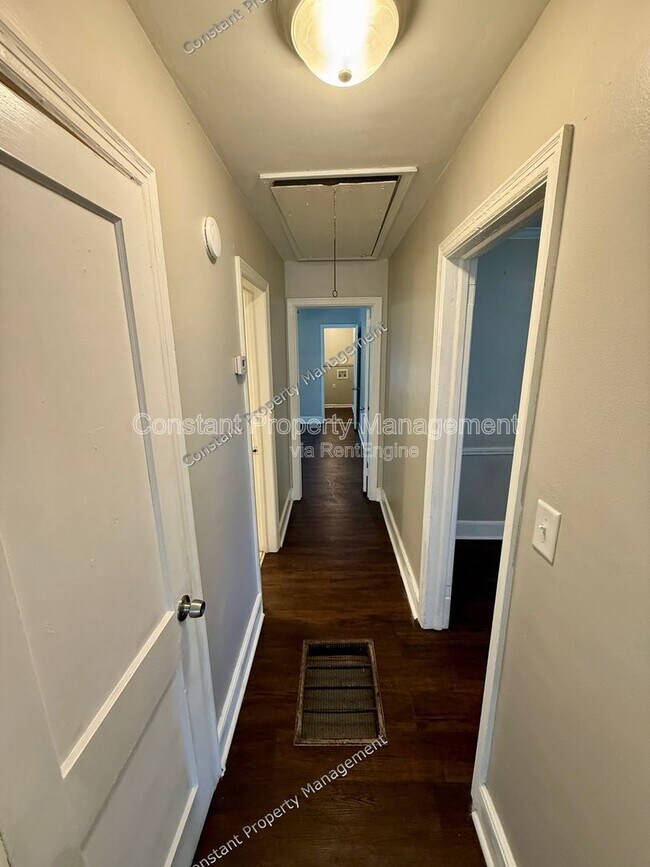 Building Photo - 1533 Engle Dr
