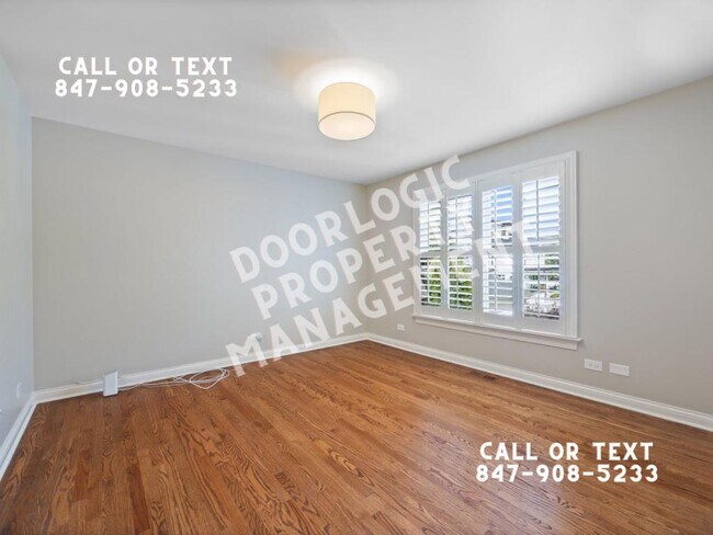 Building Photo - 735 W 8th St